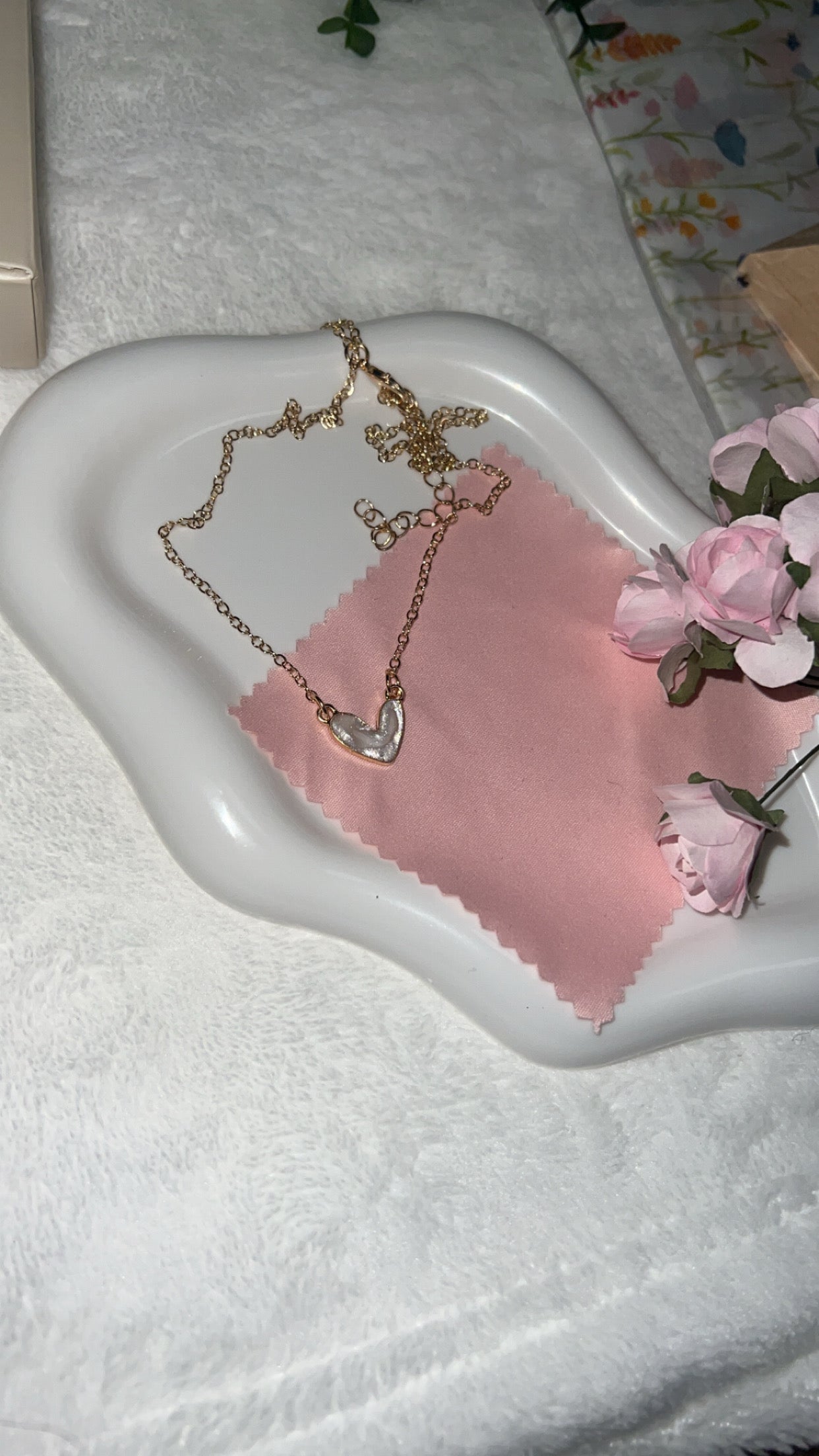 Elegant Heart-Shaped Pendant Collarbone Chain