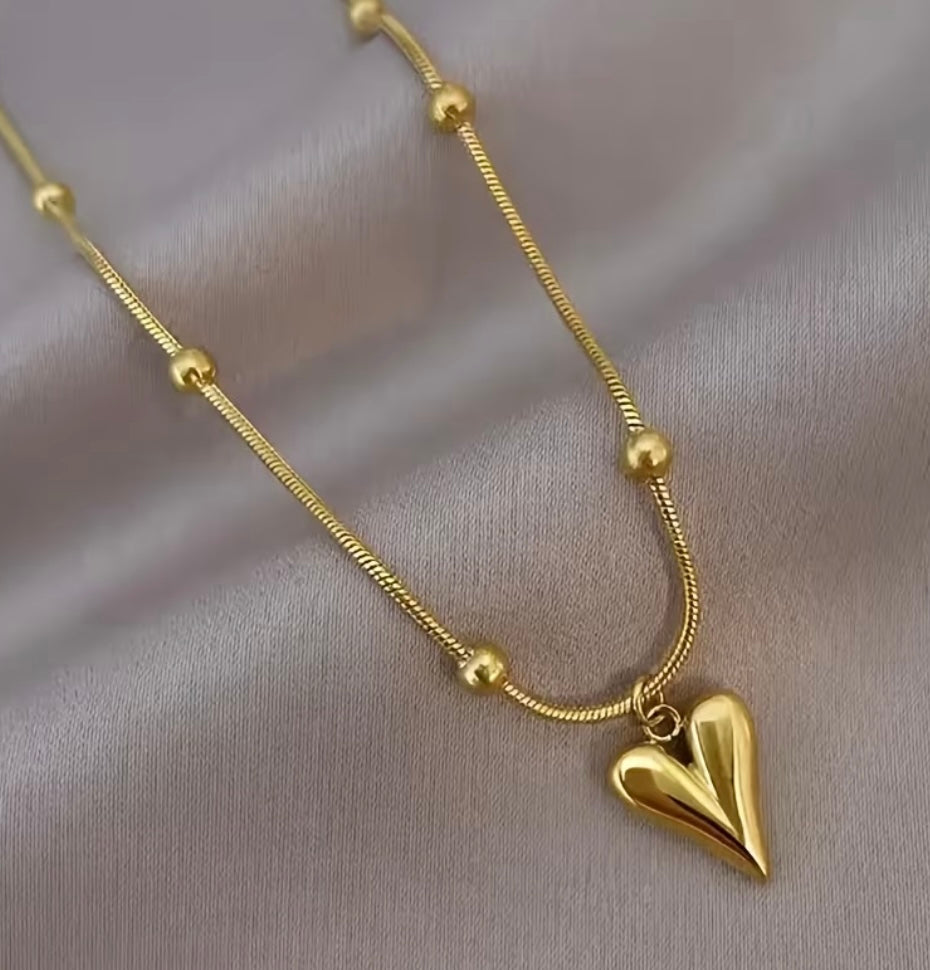 Elegant Golden-Tone Heart Pendant Necklace