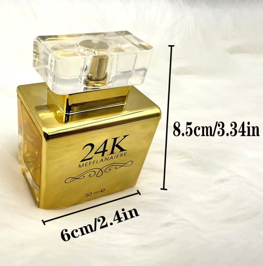 Men'S And Women'S Perfume - a Fresh Woody Scent with Fruity And Floral Notes