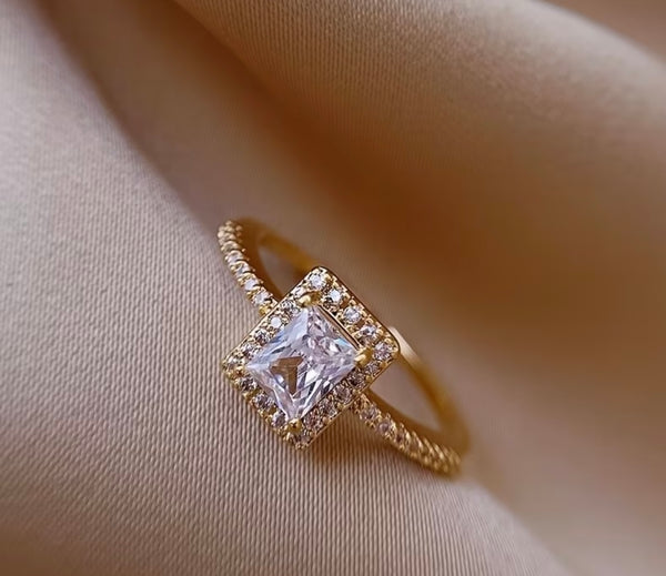 Delicate Open Ring Featuring a Light Luxury Zirconia Stone💗✨