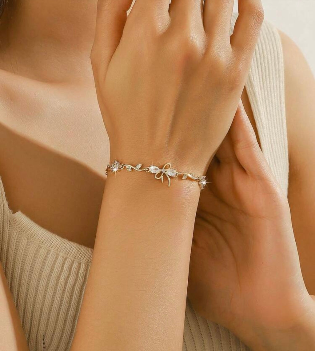 1pc High Quality Shiny Zirconia
Tennis Bracelet With Flower & Leaf
Unique Design