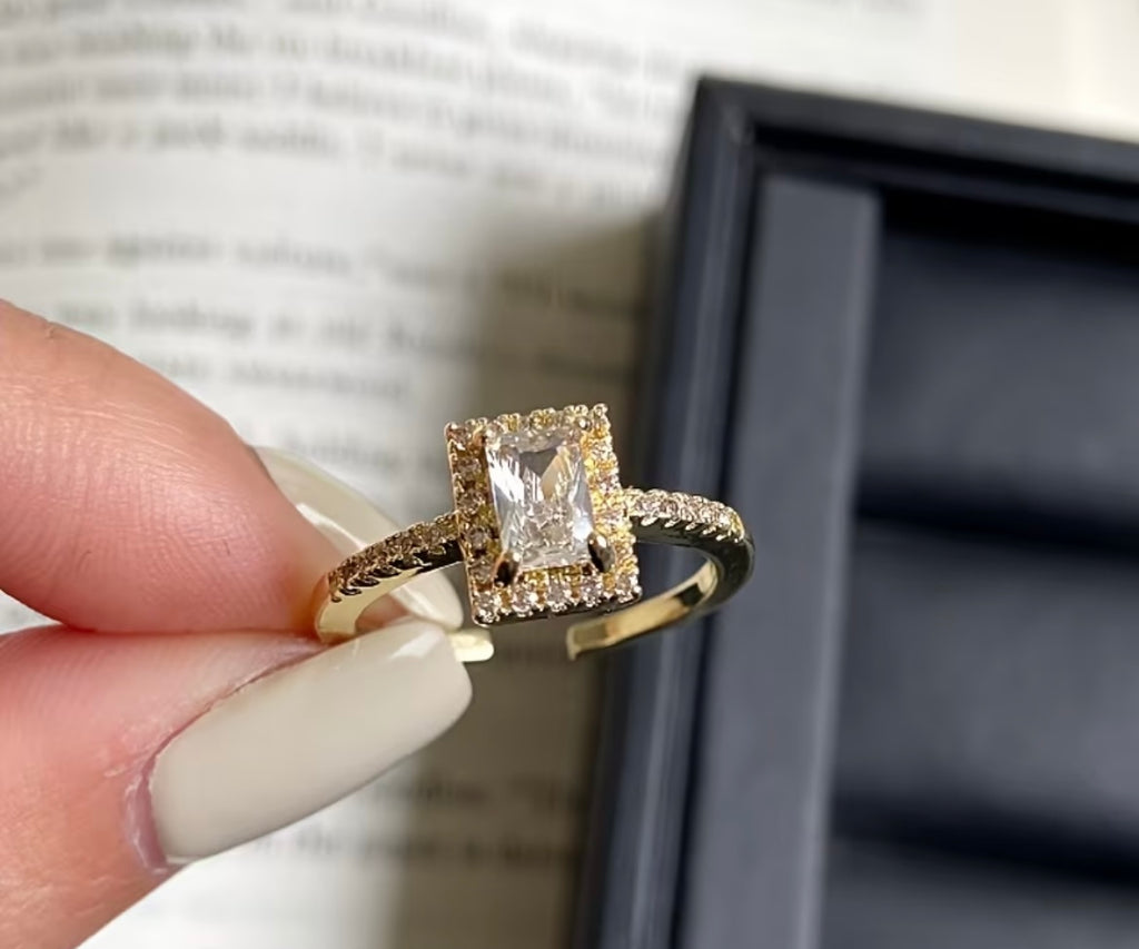 Delicate Open Ring Featuring a Light Luxury Zirconia Stone💗✨