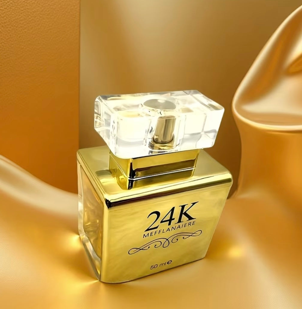 Men'S And Women'S Perfume - a Fresh Woody Scent with Fruity And Floral Notes
